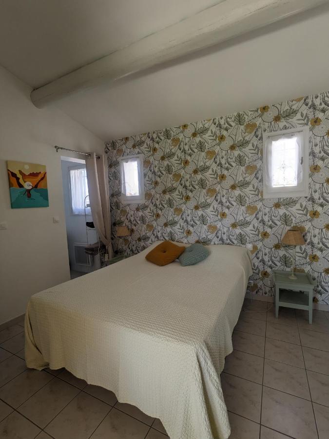 Chambre D'Hote Au Coeur Des Alpilles Mouries Exteriör bild